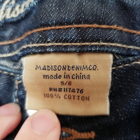 Madison Denim co low rise flare leg jeans. Sz 5/6 juniors sizes. Waist 31. - Picture 8 of 10